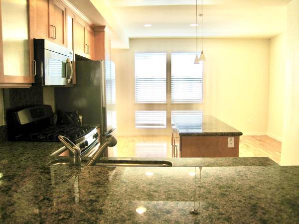 Building Photo - 575 Mariani Ln