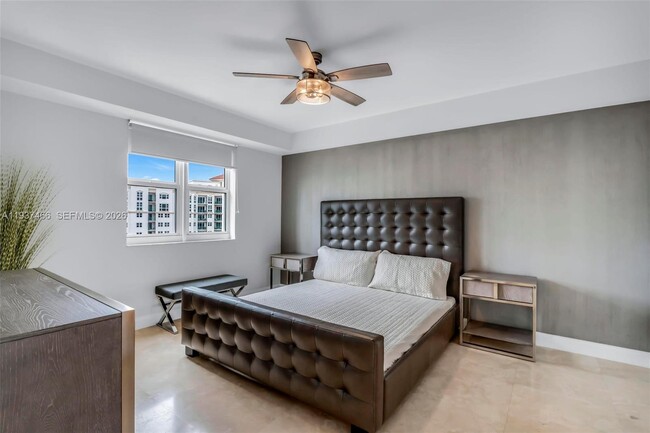 Building Photo - 20000 E Country Club Dr