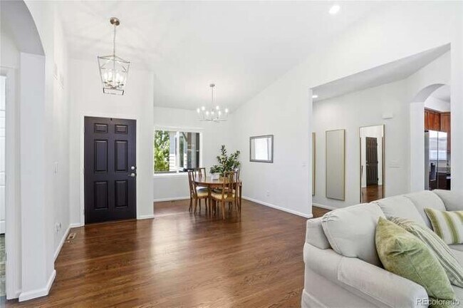 Foto del edificio - 2922 Breezy Ln
