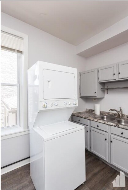 Building Photo - 2228 W Armitage Ave