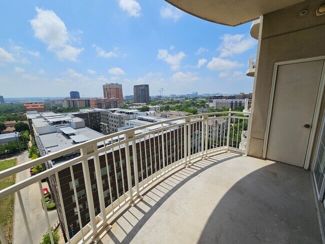 Foto del edificio - This place has it all...