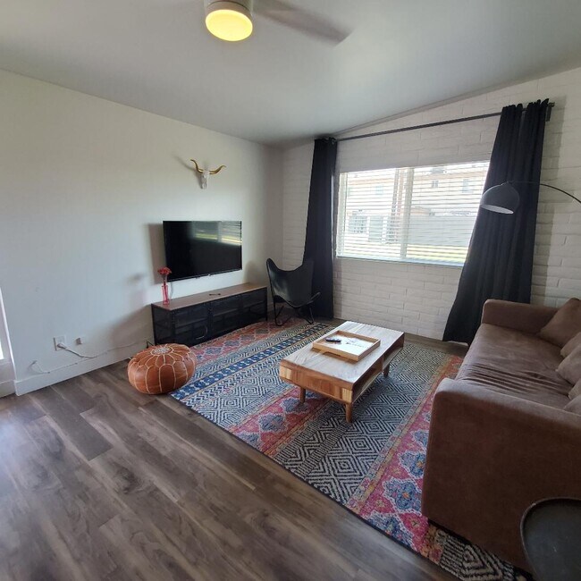 Foto del edificio - 1545 W Colter St