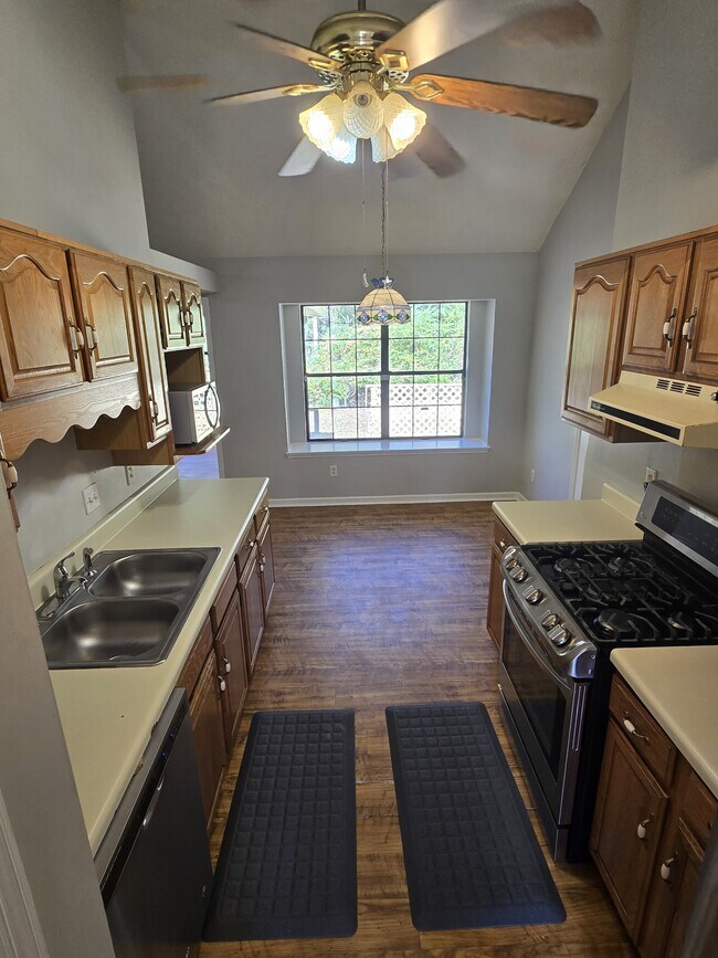 Foto del edificio - 448 Floyd Cir