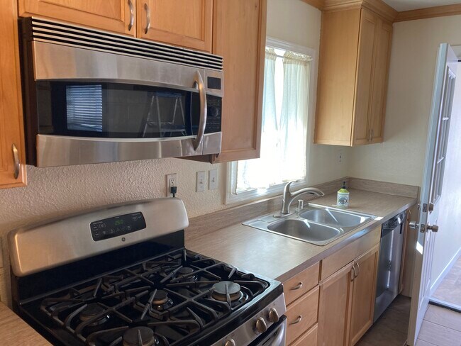 Building Photo - 7803 Los Arboles Pl