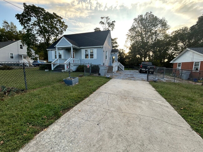 Building Photo - 741 S East Ave
