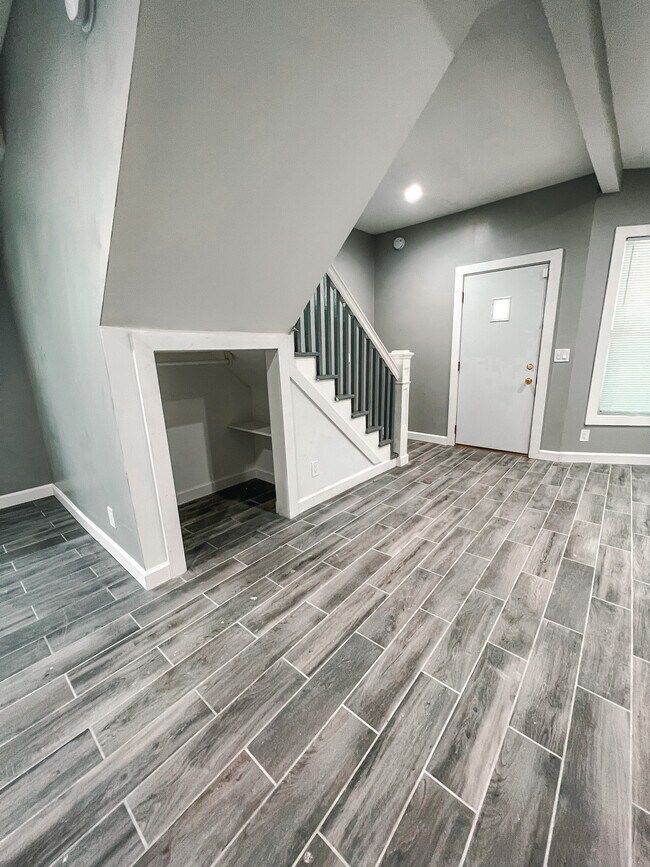Foto del edificio - 8040 Lane St