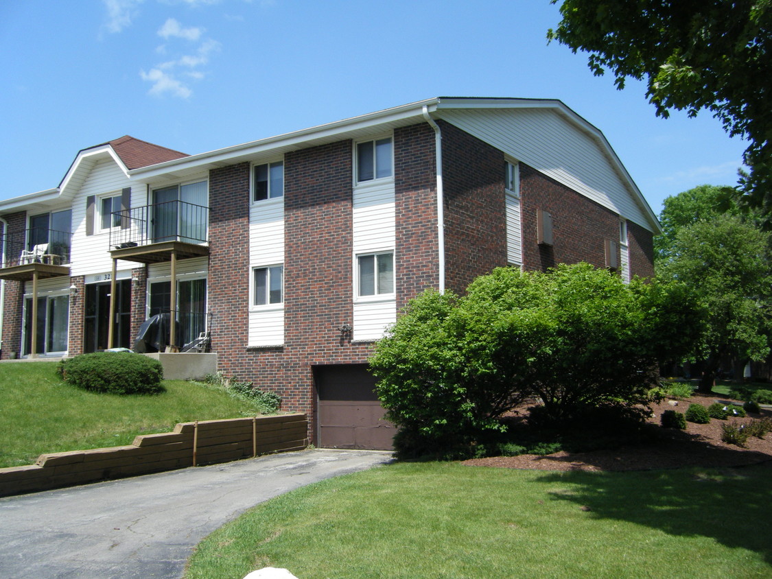 Primary Photo - Valley Forge Apartments