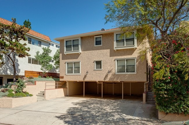 Building Photo - 1222 McClellan Dr