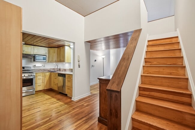 Building Photo - 205 10th St