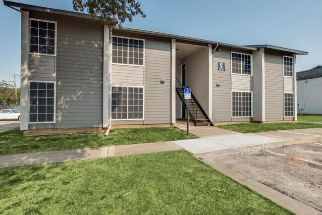 Foto del edificio - 1002 Edmonds Ln