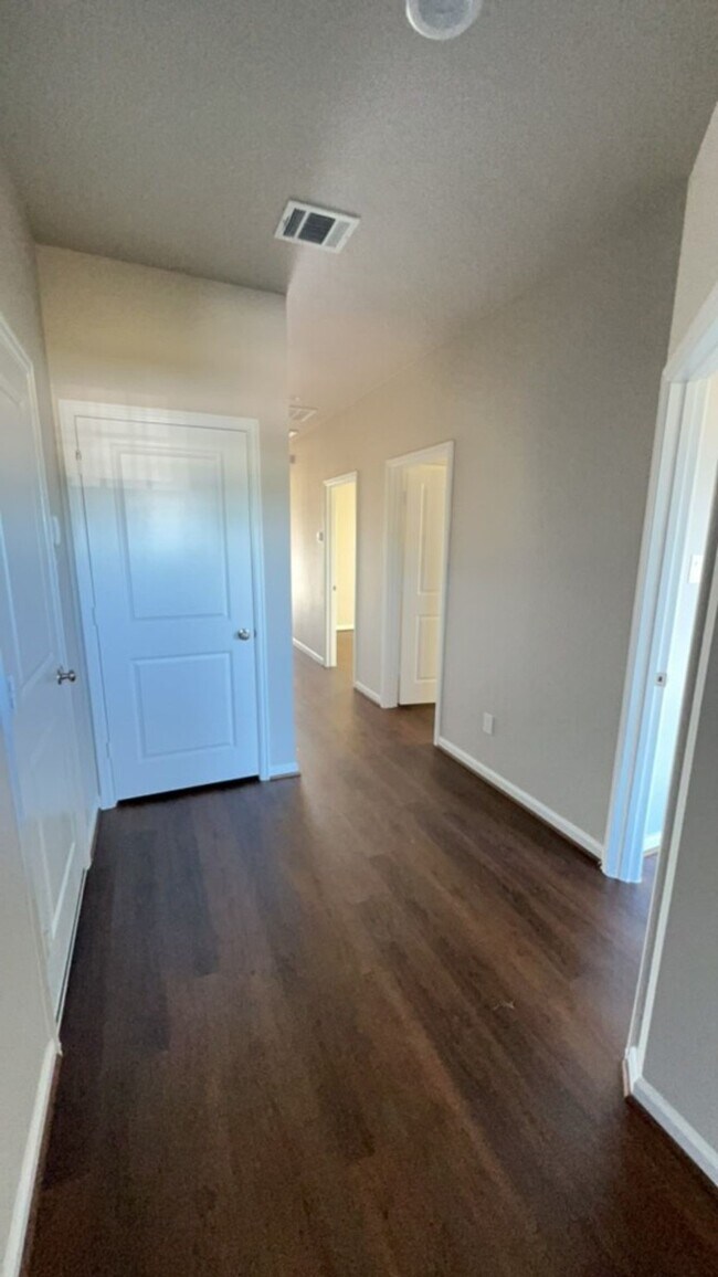 Foto del edificio - 1033 Tillman Ln