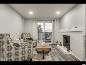 Building Photo - 5600 Meadow Ln