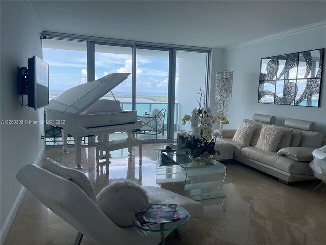 Building Photo - 1331 Brickell Bay Dr
