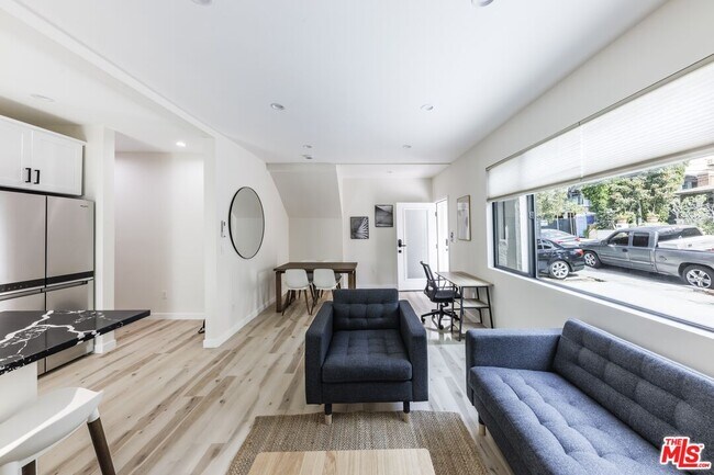 Foto del edificio - 9024 Phyllis Ave