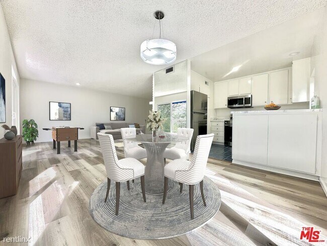 Foto del edificio - 2 br, 2 bath Condo - 2345 Roscomare Rd Apt...