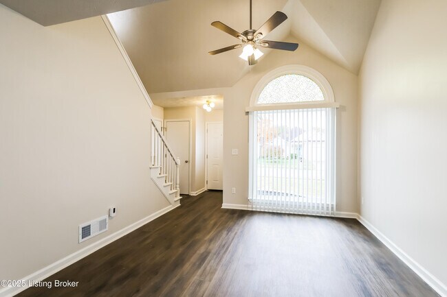 Foto del edificio - 3324 Rainview Cir