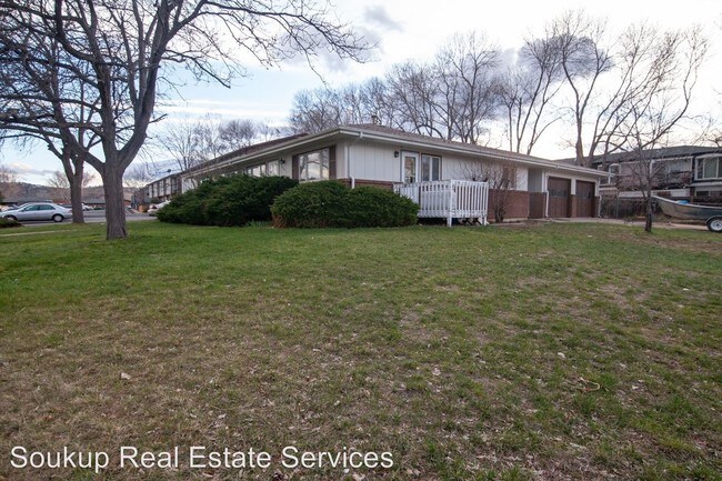 Building Photo - 1701-1703 Azalea Dr