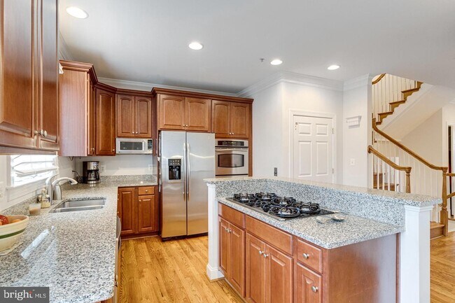 Building Photo - 1305 McLean Crest Ct