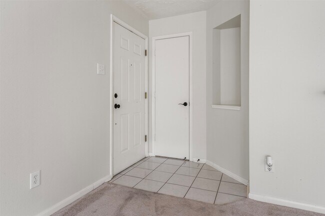 Building Photo - 8051 Bay Branch Dr