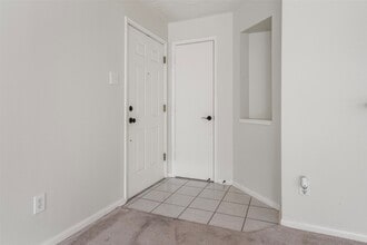 Building Photo - 8051 Bay Branch Dr