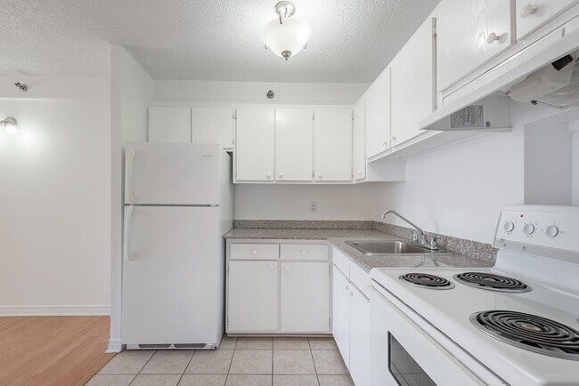 Building Photo - L711