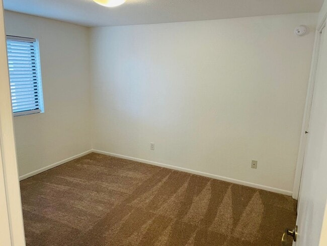 Building Photo - 586
