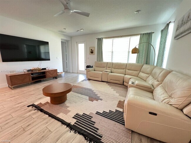 Building Photo - 4 br, 3 bath House - 4224 Marina Way