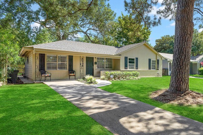 Building Photo - 5106 De Lange Ln