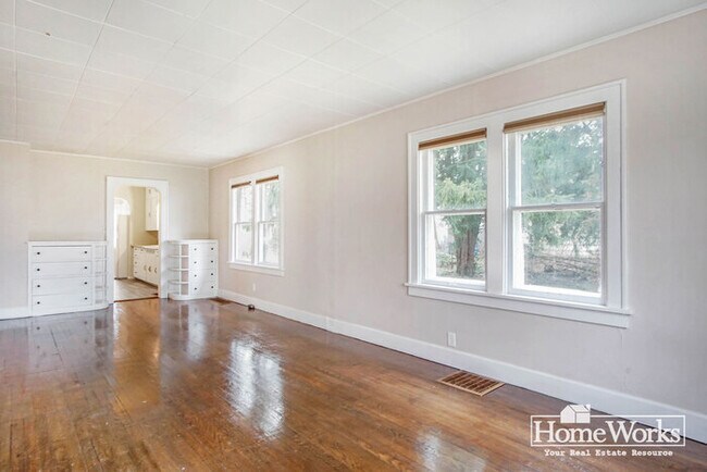 Building Photo - 1426 N Brookfield St