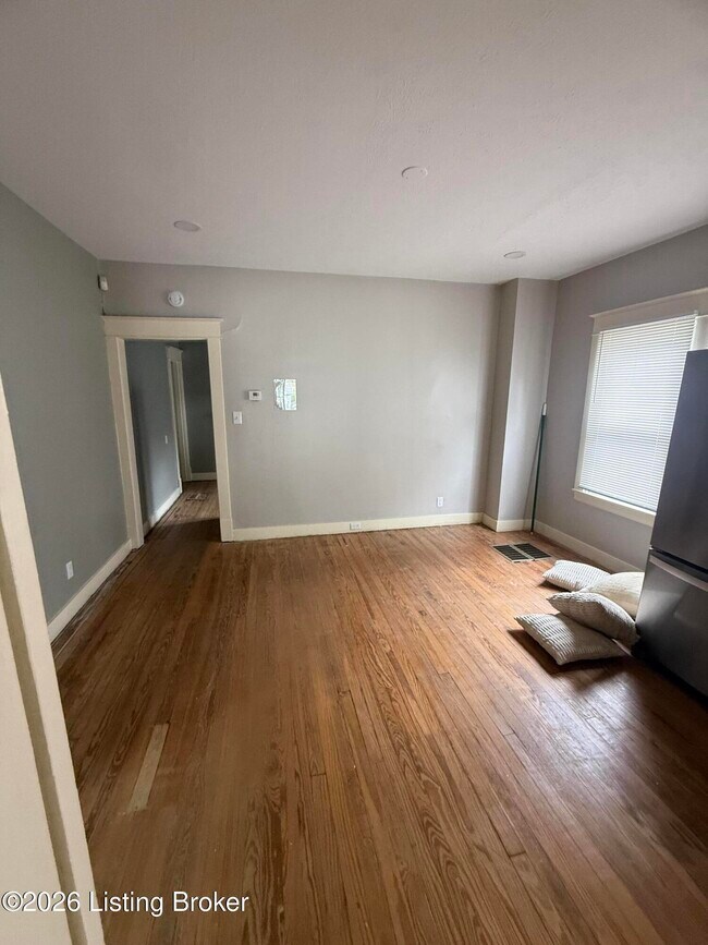 Foto del edificio - 112 E Woodlawn Ave
