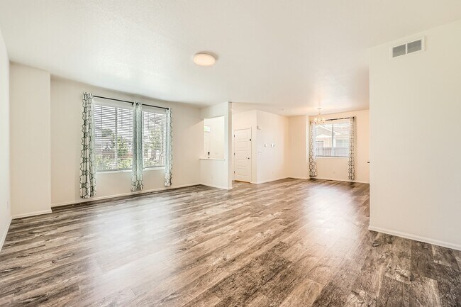 Foto del edificio - 11791 Lovegrass Dr