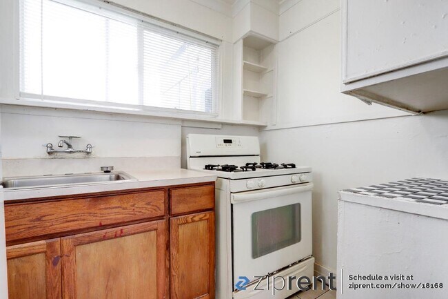 Building Photo - 44 Acacia St