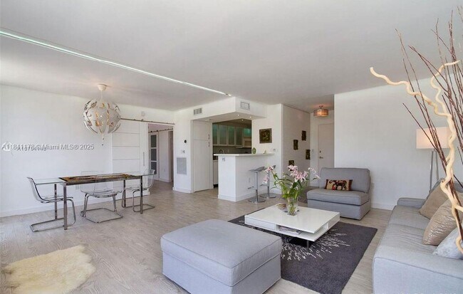 Foto del edificio - 9800 W Bay Harbor Dr