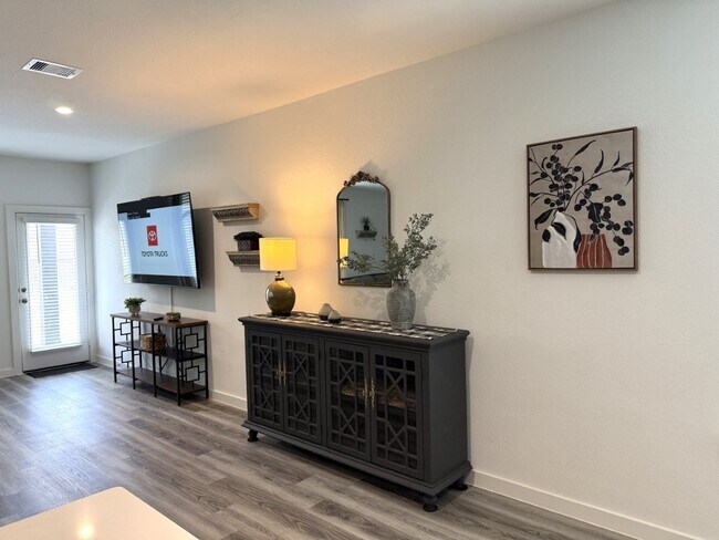 Building Photo - 3235 Creston Gate Dr