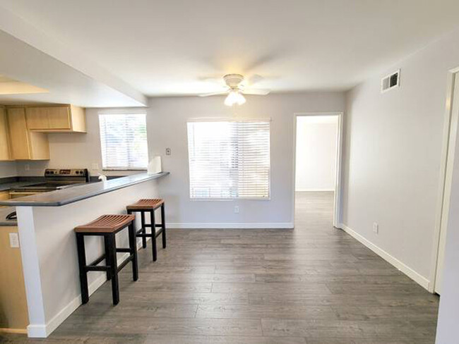 Dining area - 6530 College Grove Dr