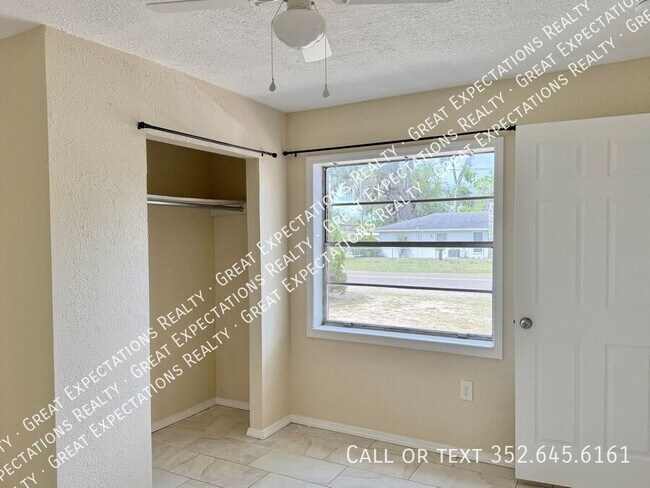 Building Photo - 1822 SW 6th St