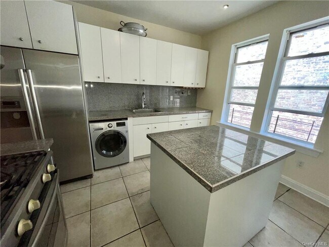 Foto del edificio - 2969 Perry Ave
