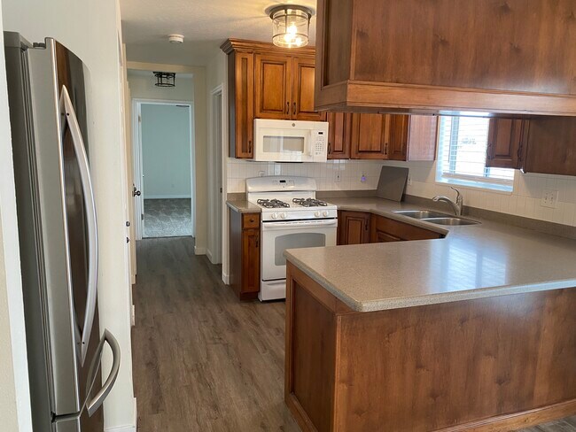 Building Photo - 777 E Main St