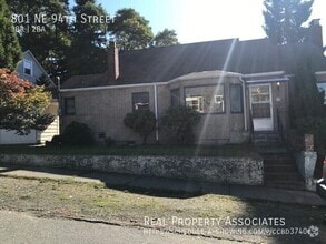 Building Photo - 801 NE 94th St