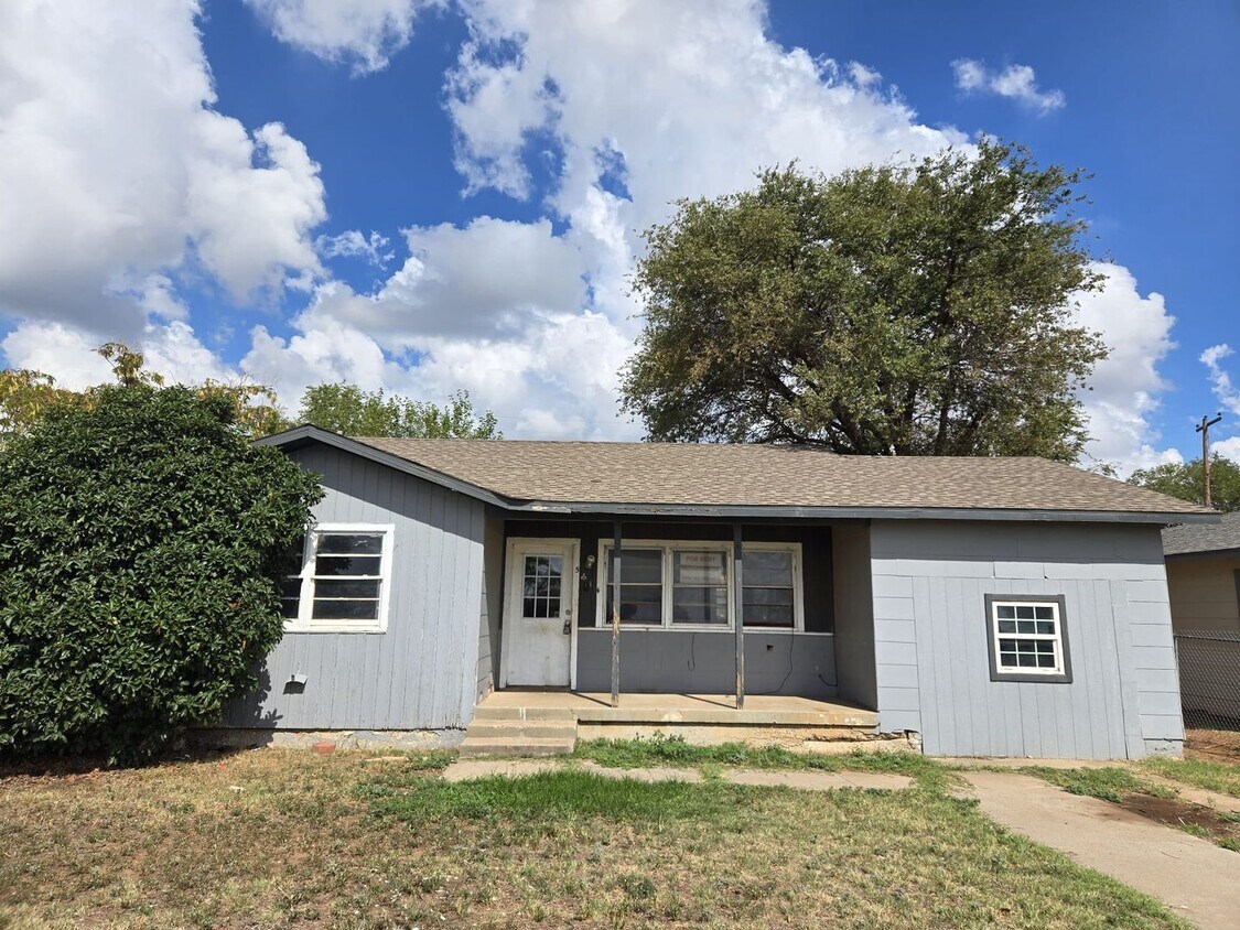 Foto del edificio - Handyman Special $0 First Month's Rent / “You fix, you SAVE BIG!!” Contact Diane for details: 806...