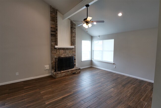 Building Photo - 15311 Mondrian Dr