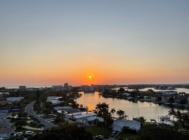 Foto del edificio - 10355 Paradise Blvd