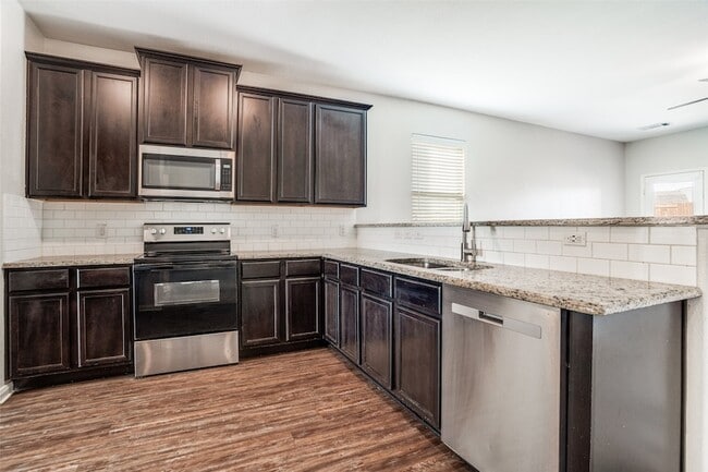 Foto del edificio - 1608 Kim Loan Dr