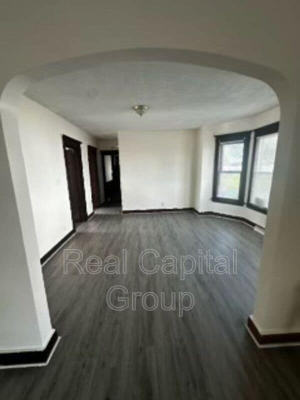 Building Photo - 1326 3rd Ave