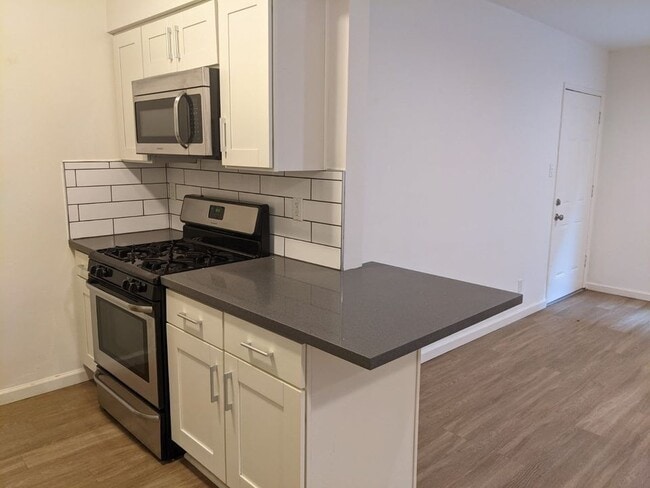 Building Photo - 6142 Eleanor Ave