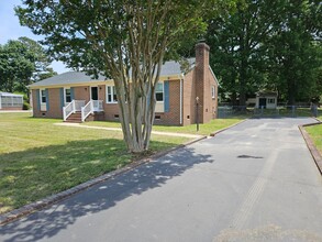 Building Photo - 8402 McFaye Ave