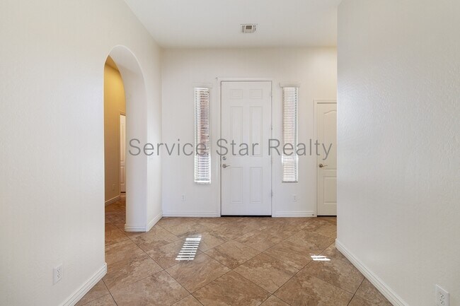 Foto del edificio - 18146 W Young St