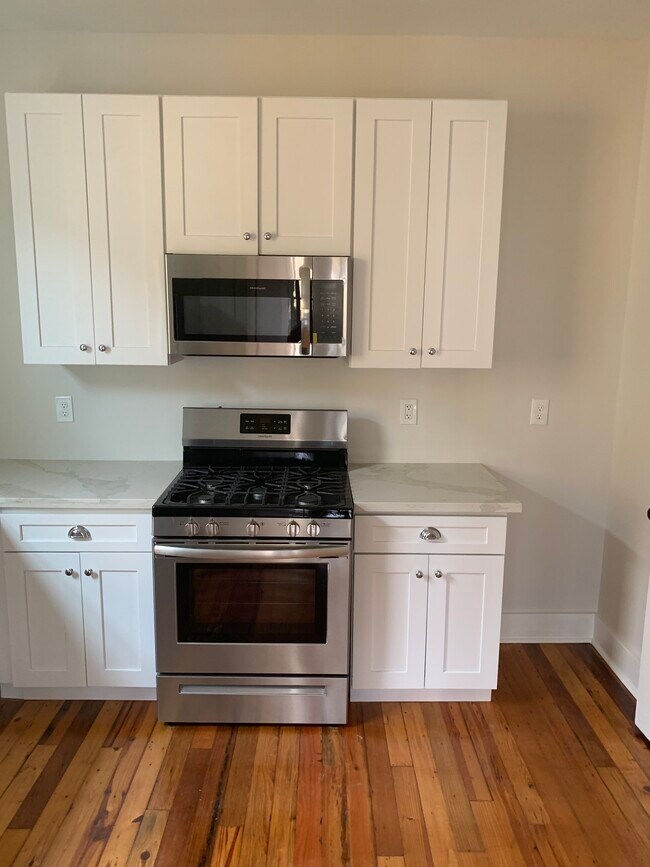 Kitchen - 724 Monroe St