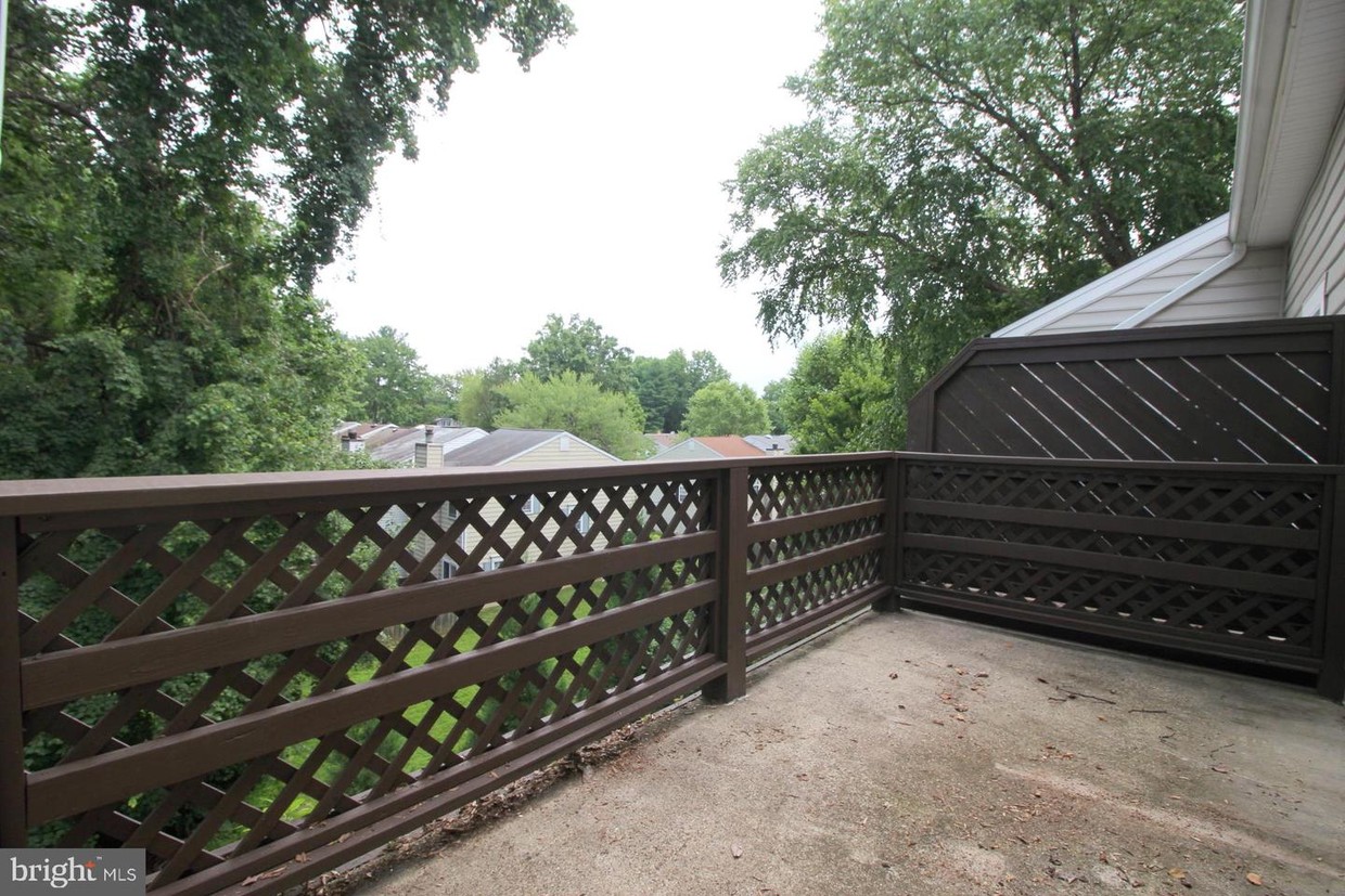 Primary Photo - 10118 Oakton Terrace Rd