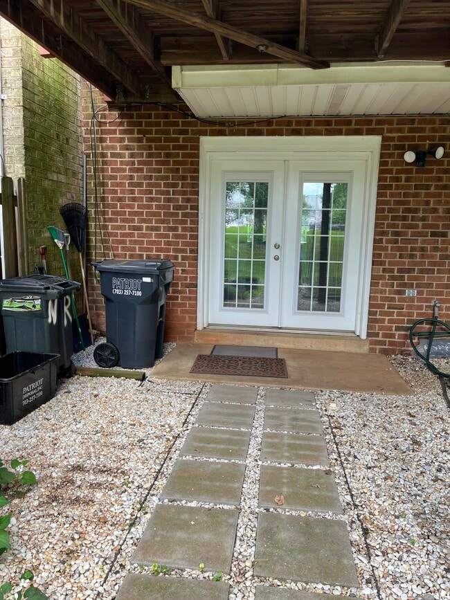 Building Photo - 21082 Gladstone Dr